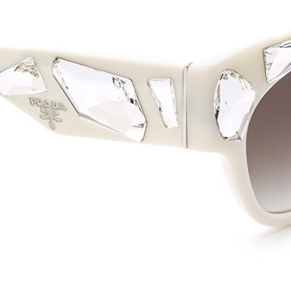 💃🏻💃🏻Prada Crystal studded Sunglasses💃🏻💃🏻